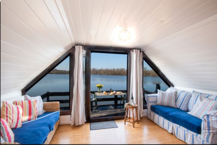 Uploads/boathouse-interior-balcony.jpg